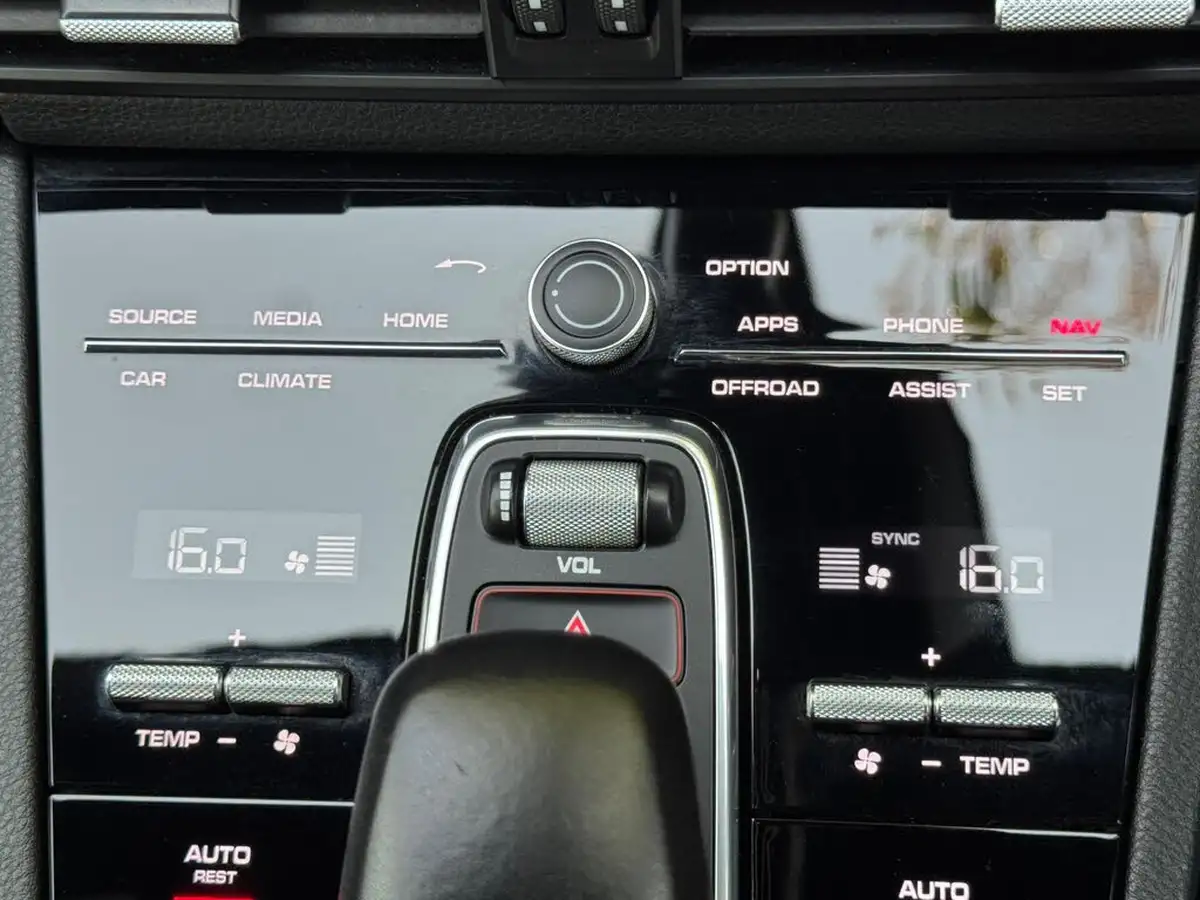 2021-porsche-cayenne-30-v6-coupe-big-22