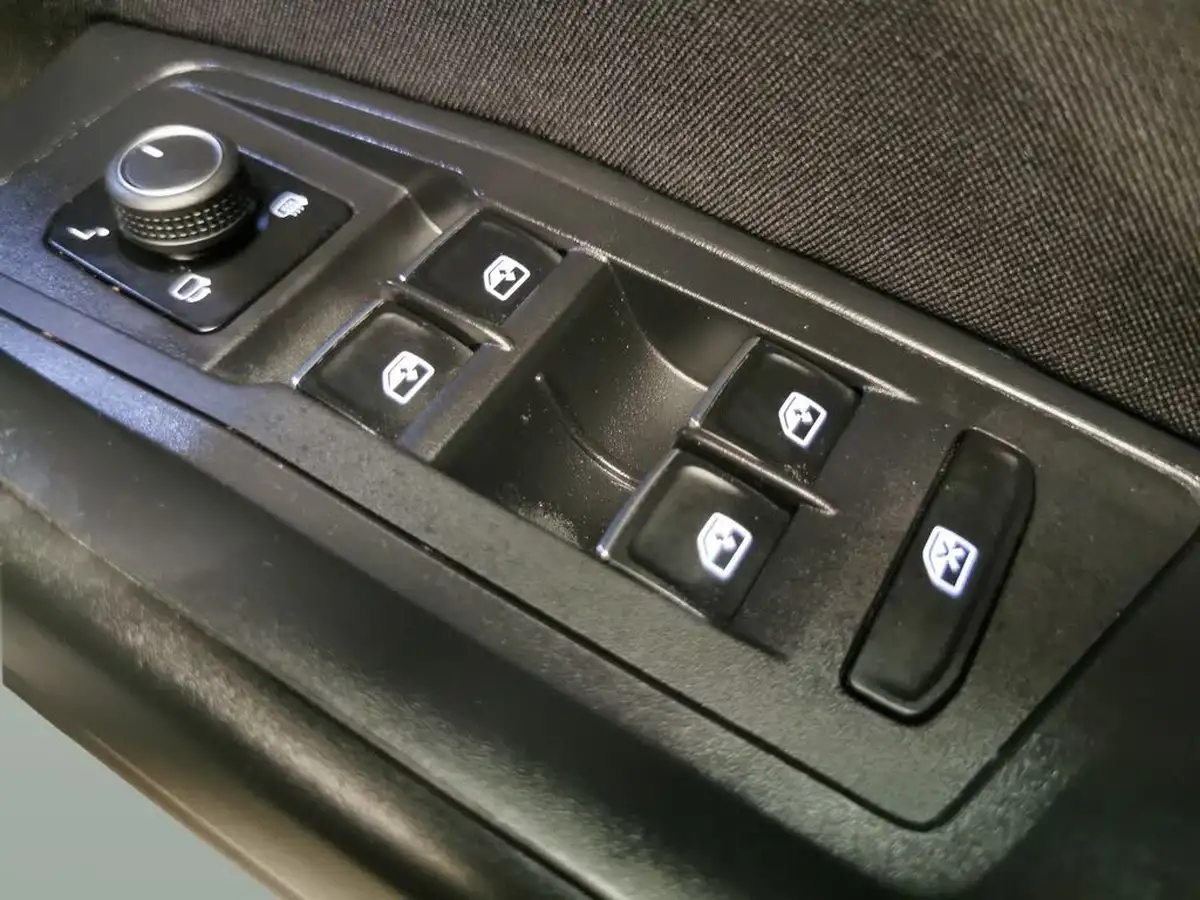 2021-volkswagen-t-roc-15-tsi-black-edition-big-18