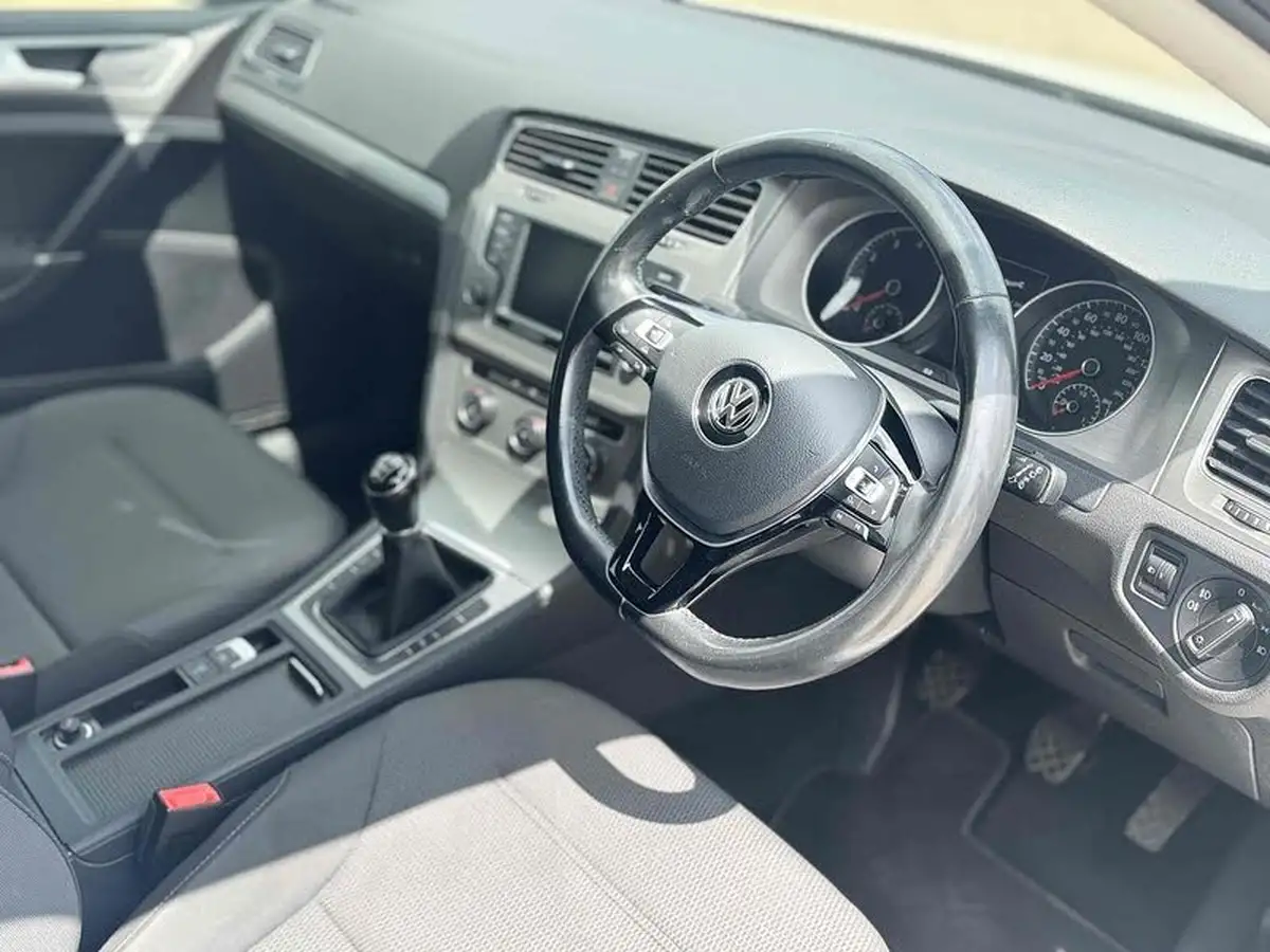 2015-volkswagen-golf-14-match-5d-big-13