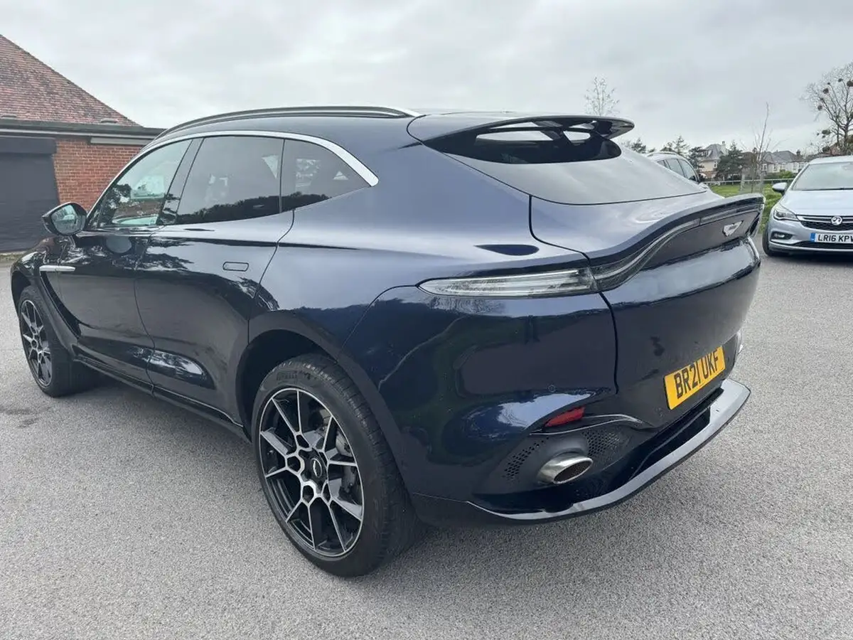2021-aston-martin-dbx-40-v8-big-3