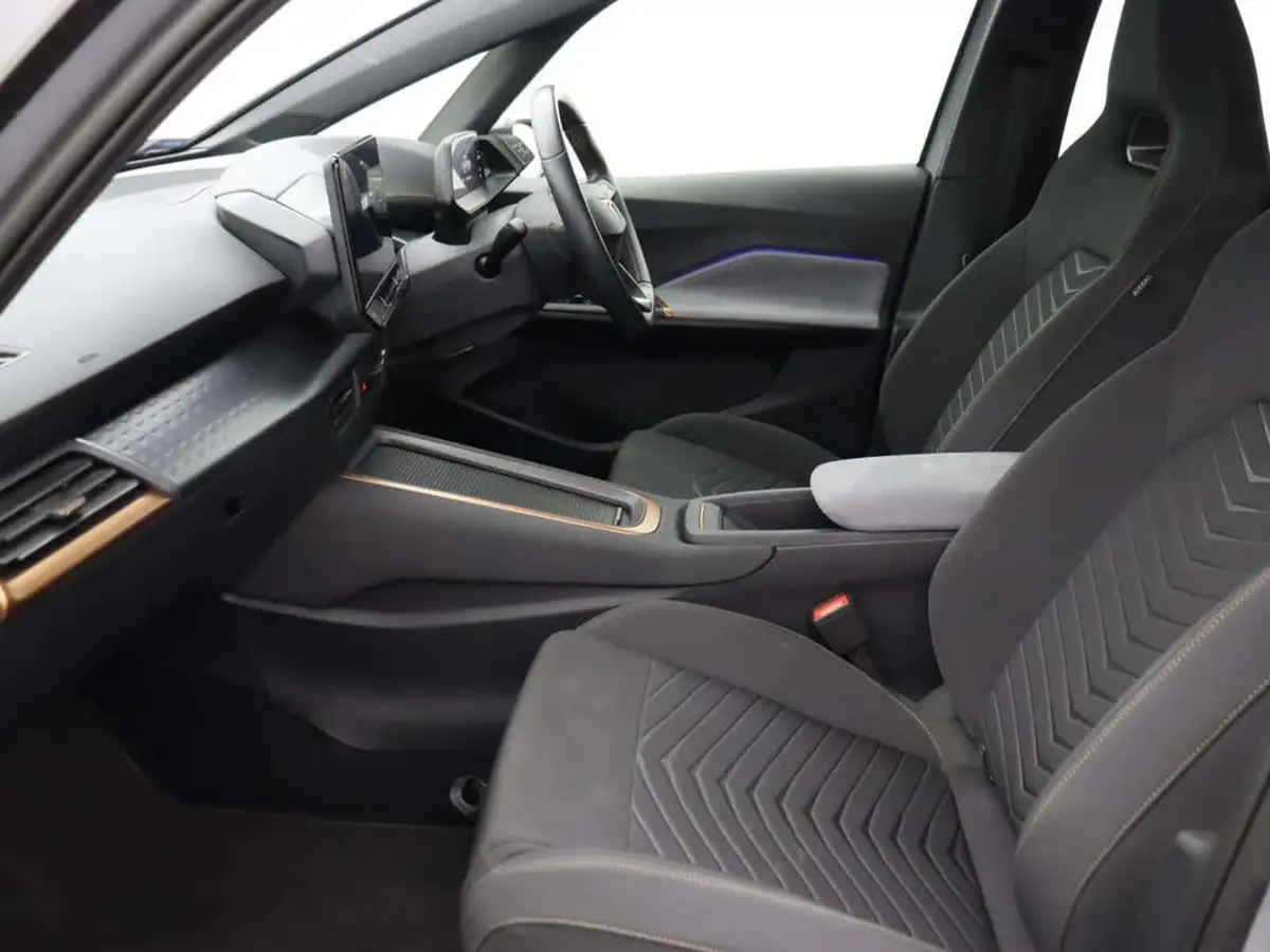 2022-cupra-born-e-v1-big-12