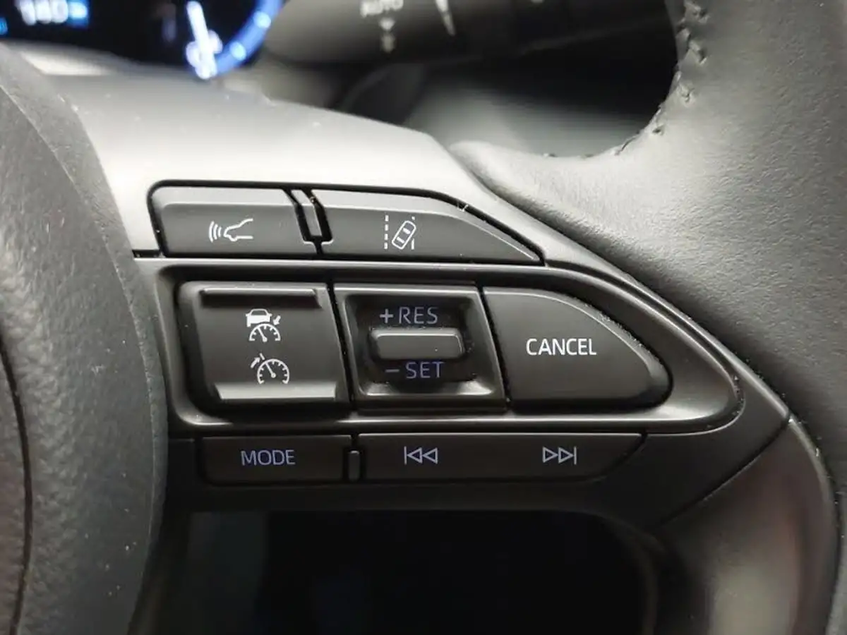 2022-toyota-yaris-cross-15-vvt-i-design-big-18