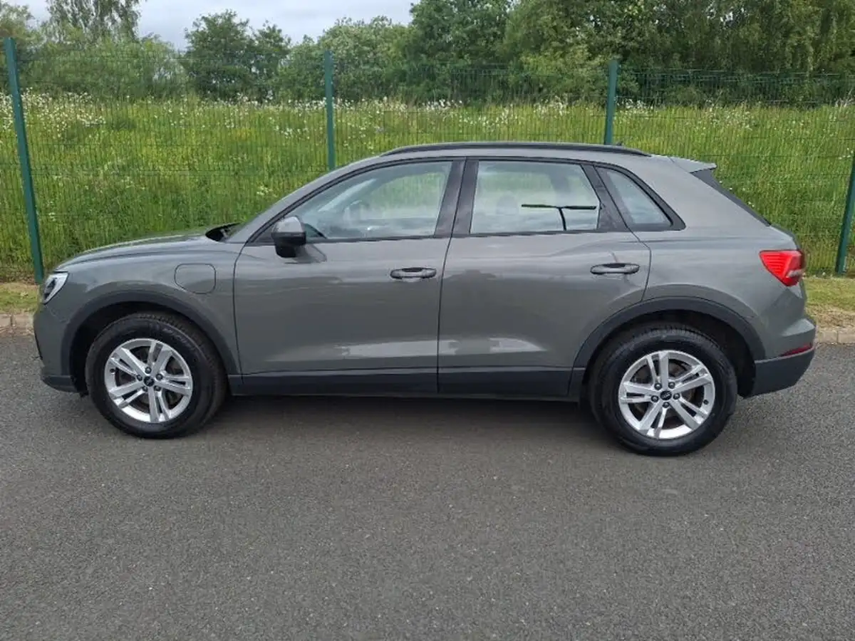 2022-audi-q3-14-45-tfsi-e-technik-big-3