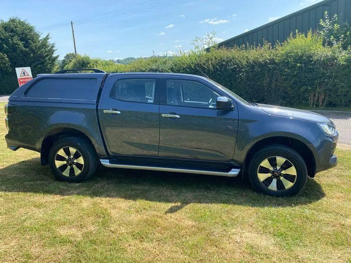 2023-isuzu-d-max-19td-dl40-big-3