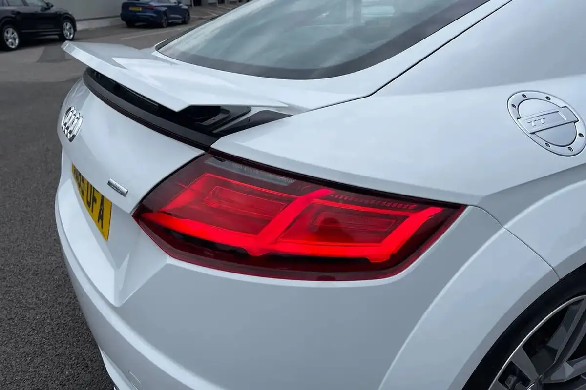 2015-audi-tt-coupe-20-tdi-s-line-big-31