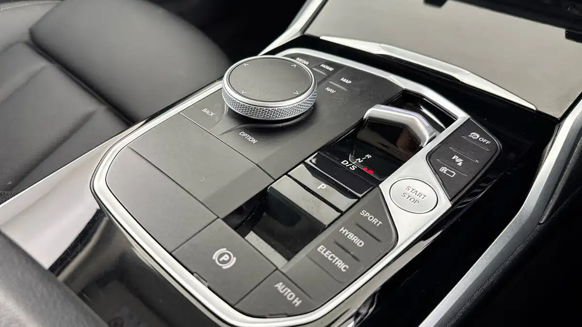 2022-bmw-3-series-20-330e-sport-touring-5d-big-15