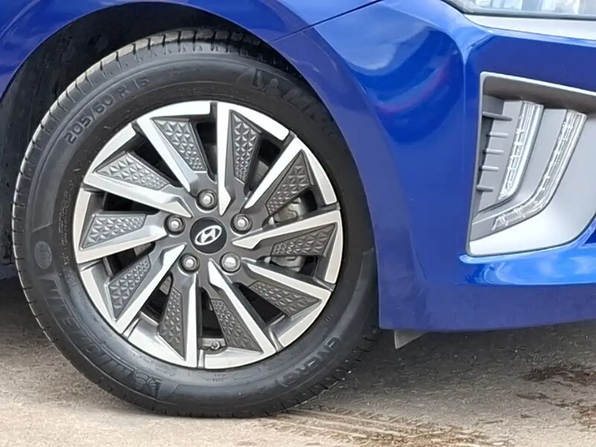 2022-hyundai-ioniq-e-premium-electric-big-8