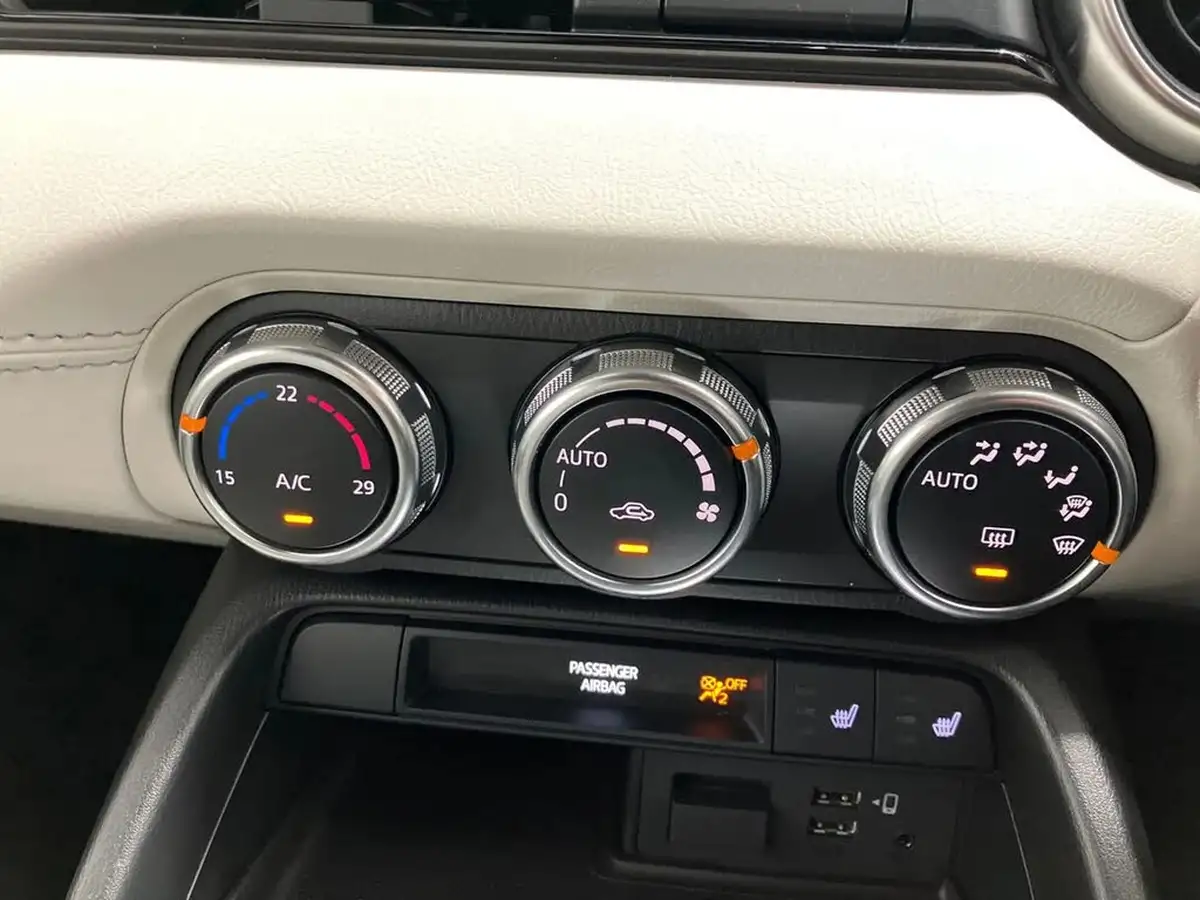 2023-mazda-mx-5-15-kizuna-big-13
