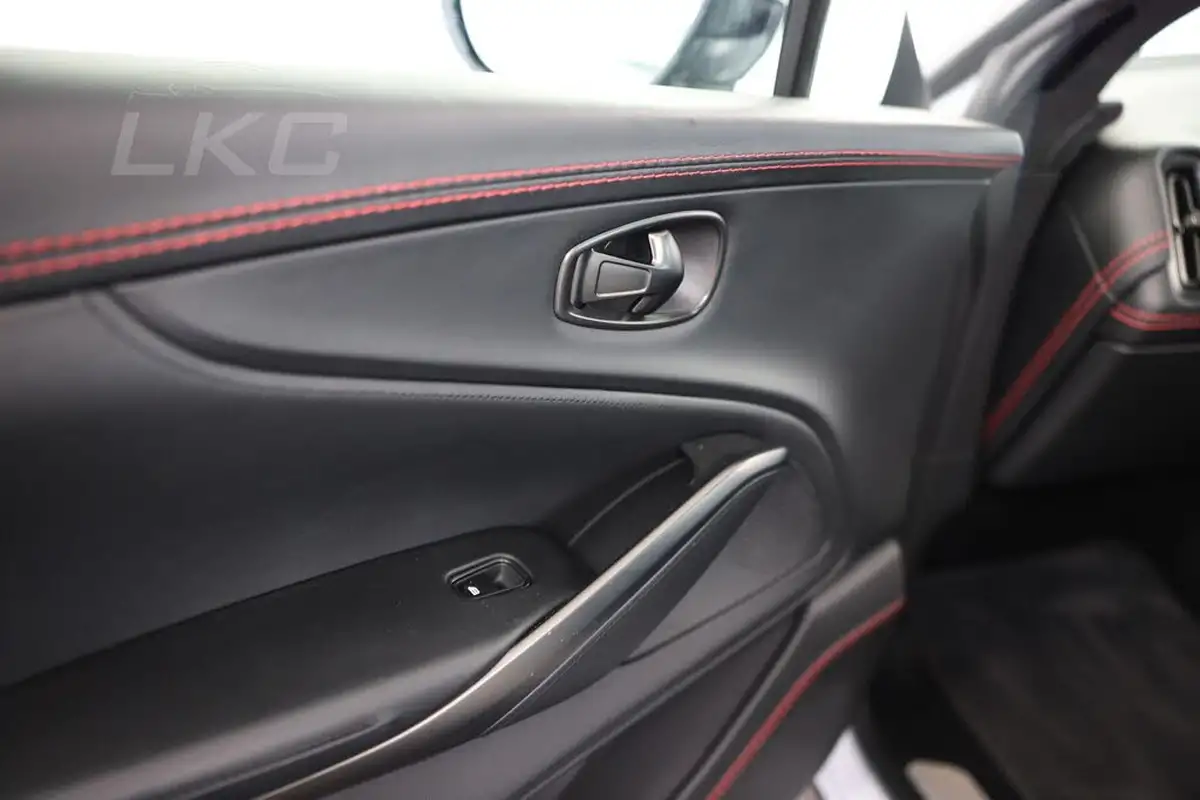 2020-aston-martin-dbx-40-v8-big-32