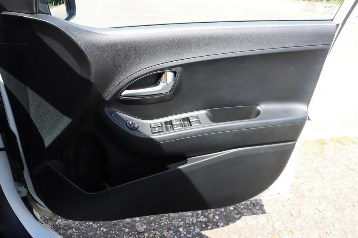 2015-kia-picanto-10-sr7-5d-big-21