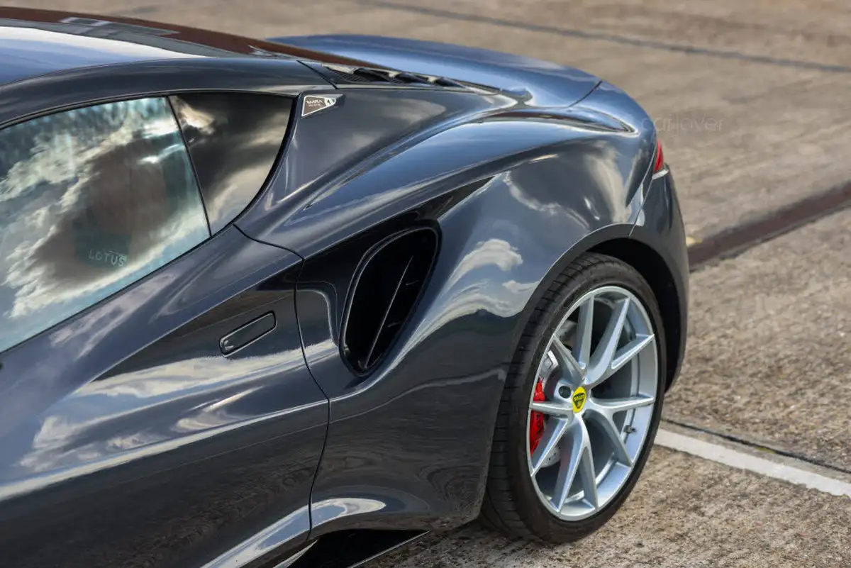 2023-lotus-emira-35-first-edition-v6-big-16