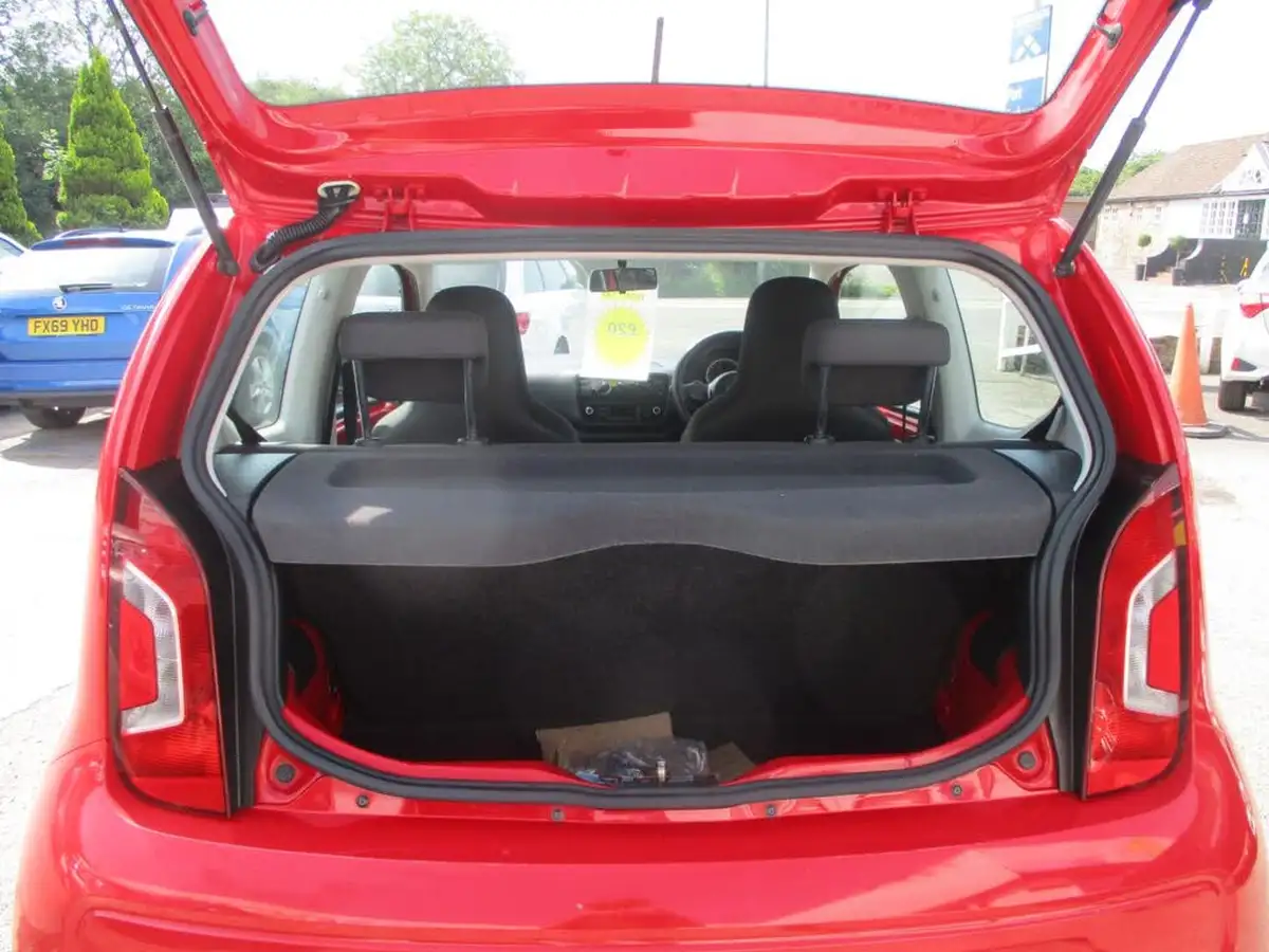 2013-volkswagen-up-10-take-up-59bhp-3d-big-9