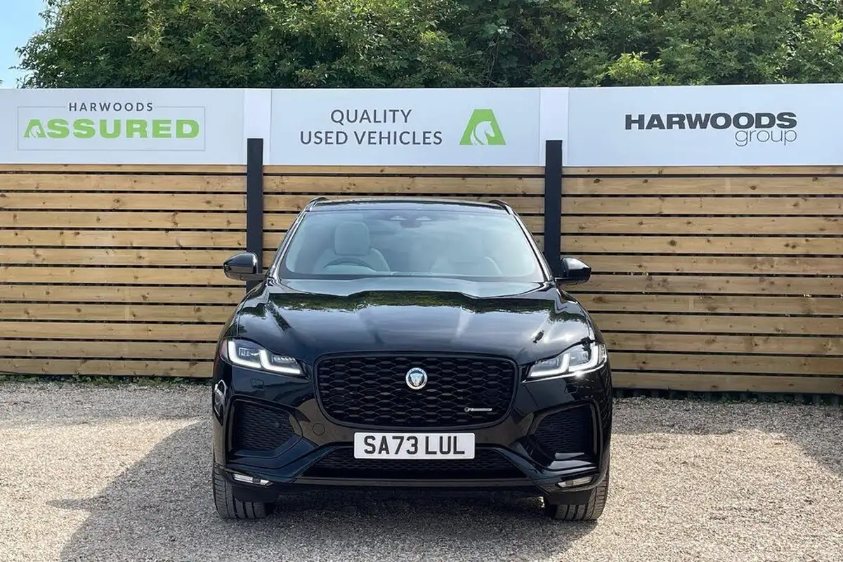 2023-jaguar-f-pace-20-d200-r-dynamic-se-black-big-12