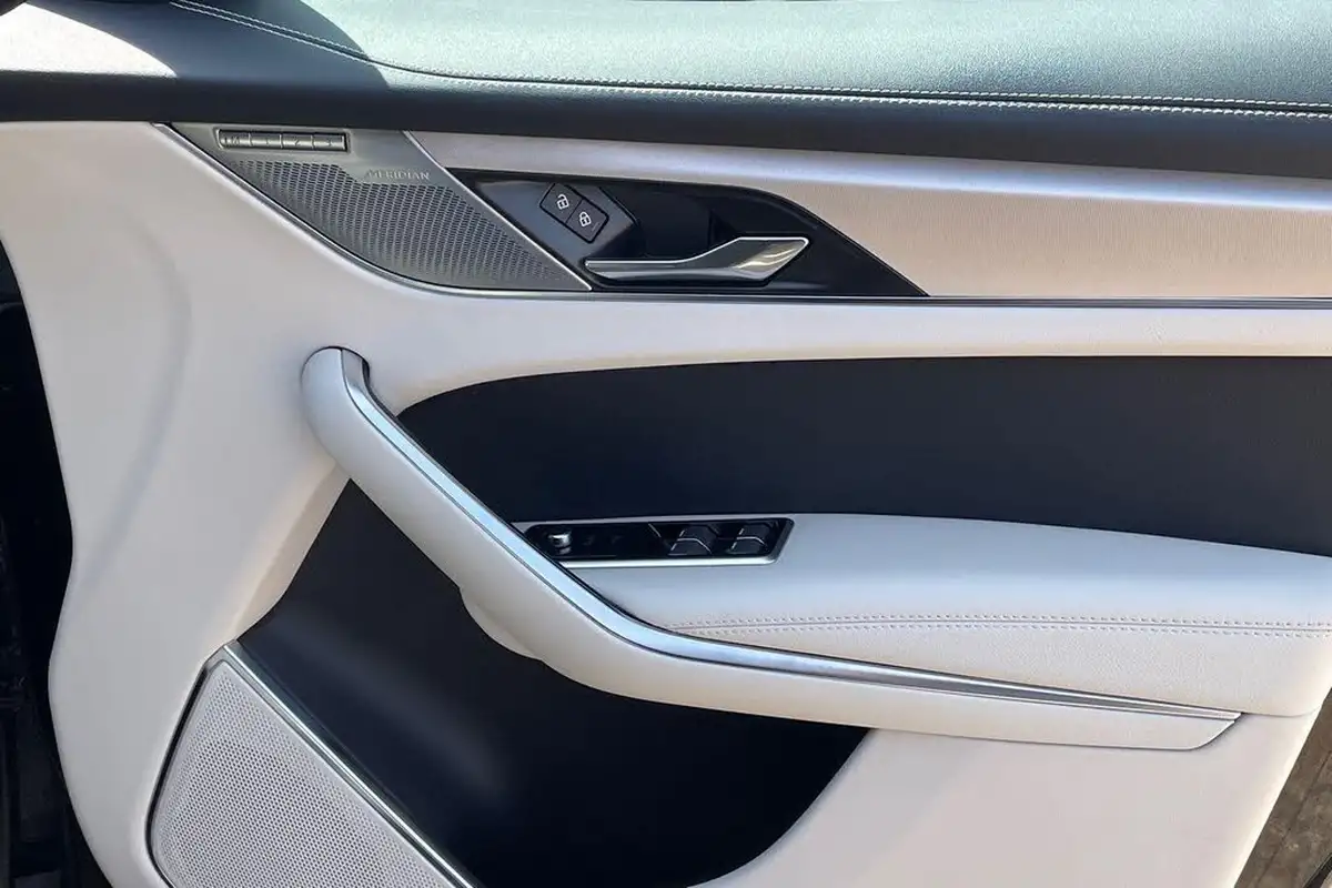 2023-jaguar-f-pace-20-d200-r-dynamic-se-black-big-40