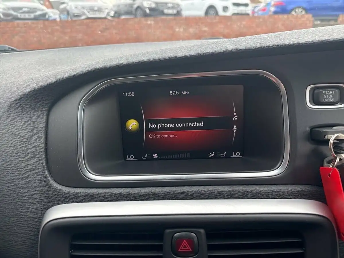 2018-volvo-v40-20td-d2-cross-country-pro-big-11