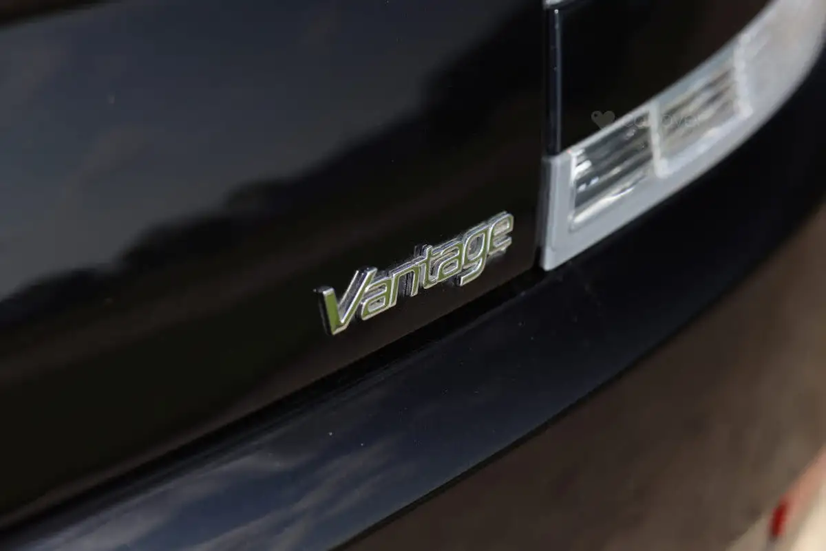 2013-aston-martin-vantage-47-coupe-big-22