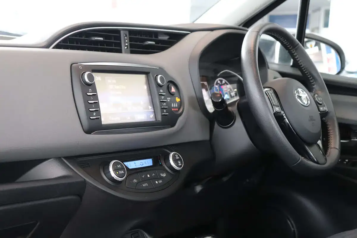2020-toyota-yaris-15-vvt-i-icon-98bhp-hybrid-1497cc-e-cvt-big-36