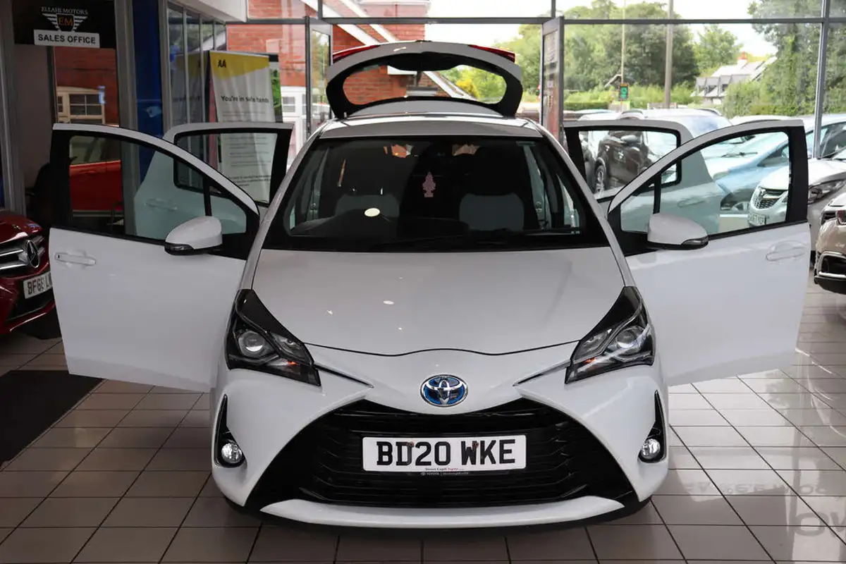 2020-toyota-yaris-15-vvt-i-icon-98bhp-hybrid-1497cc-e-cvt-big-12