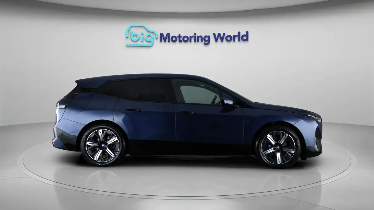 2022-bmw-ix-e-xdrive-40-m-sport-edition-big-7