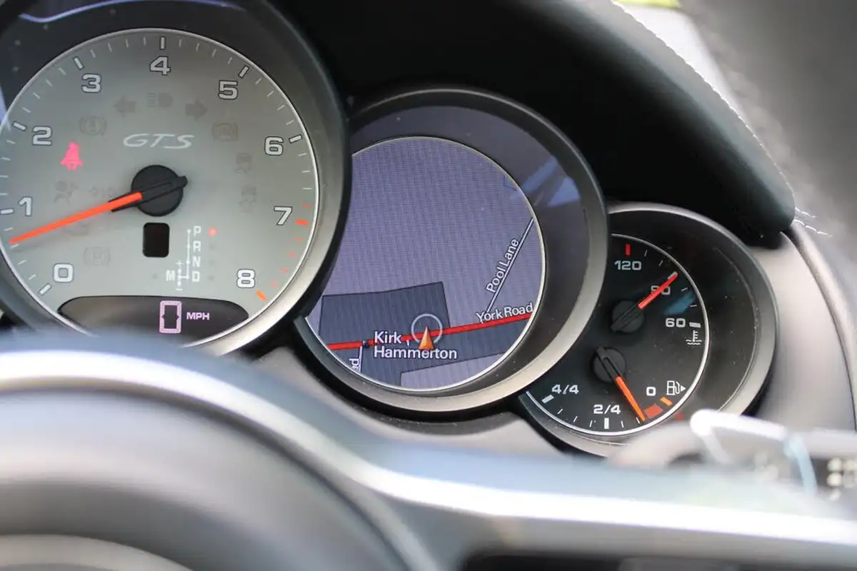2015-porsche-cayenne-36-gts-big-26