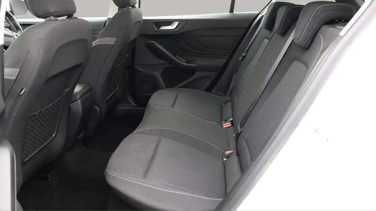 2019-ford-focus-15-zetec-120ps-hatchback-big-15