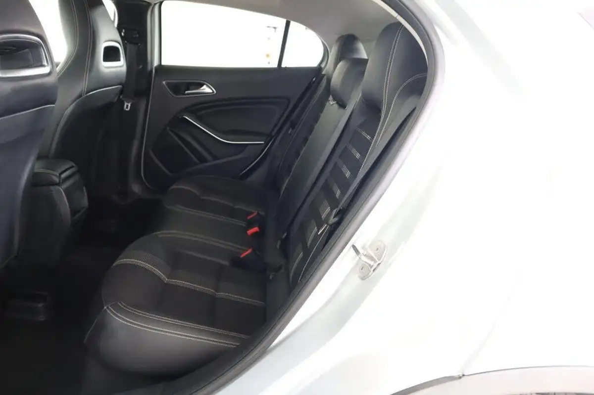 2019-mercedes-benz-gla-class-16-gla-180-urban-edition-ss-7g-dct-big-15
