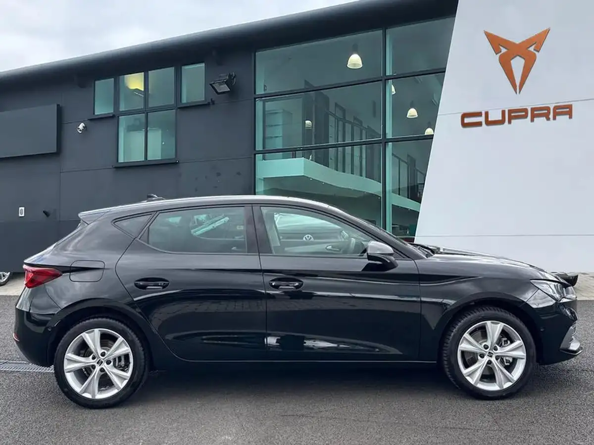 2024-seat-leon-big-2