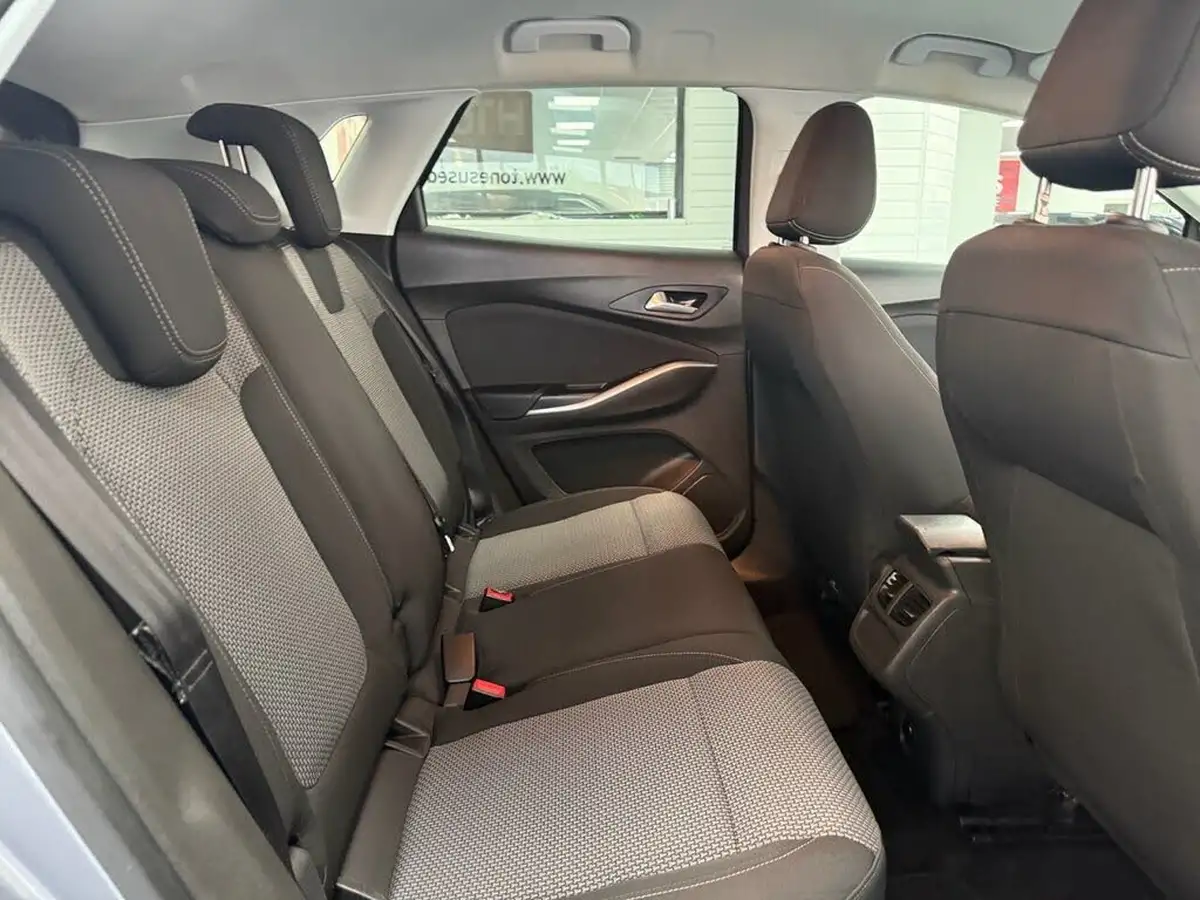 2020-vauxhall-grandland-x-12-se-premium-big-4