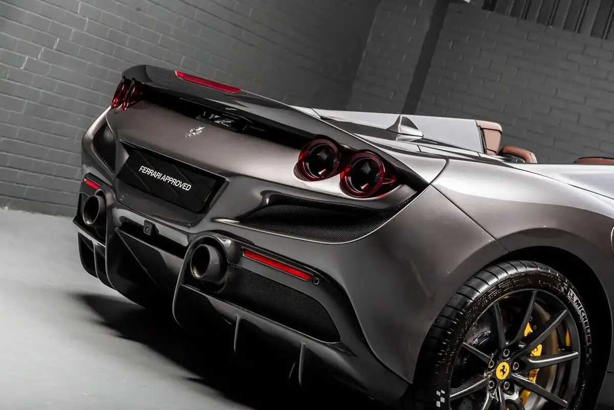 2021-ferrari-f8-spider-big-24