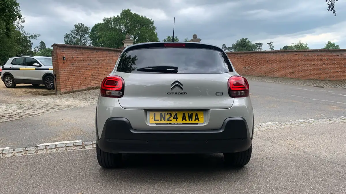 2024-citroen-c3-12-puretech-plus-110ps-eat6-big-8