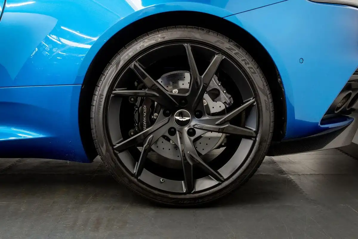 2019-aston-martin-dbs-52-v12-superleggera-big-53