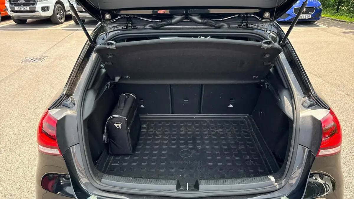 2019-mercedes-benz-a-class-20-a220-amg-line-premium-hatchback-5d-big-14