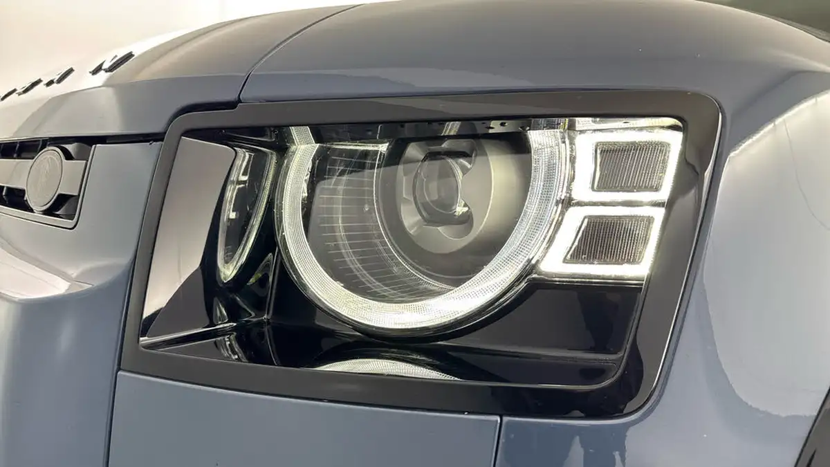 2024-land-rover-110-defender-30-d300-x-dynamic-hse-big-36