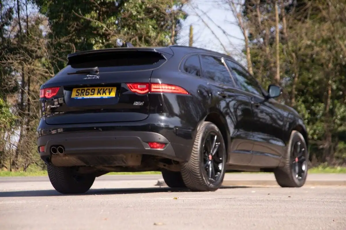 2019-jaguar-f-pace-20-i4d-chequered-flag-180ps-big-6