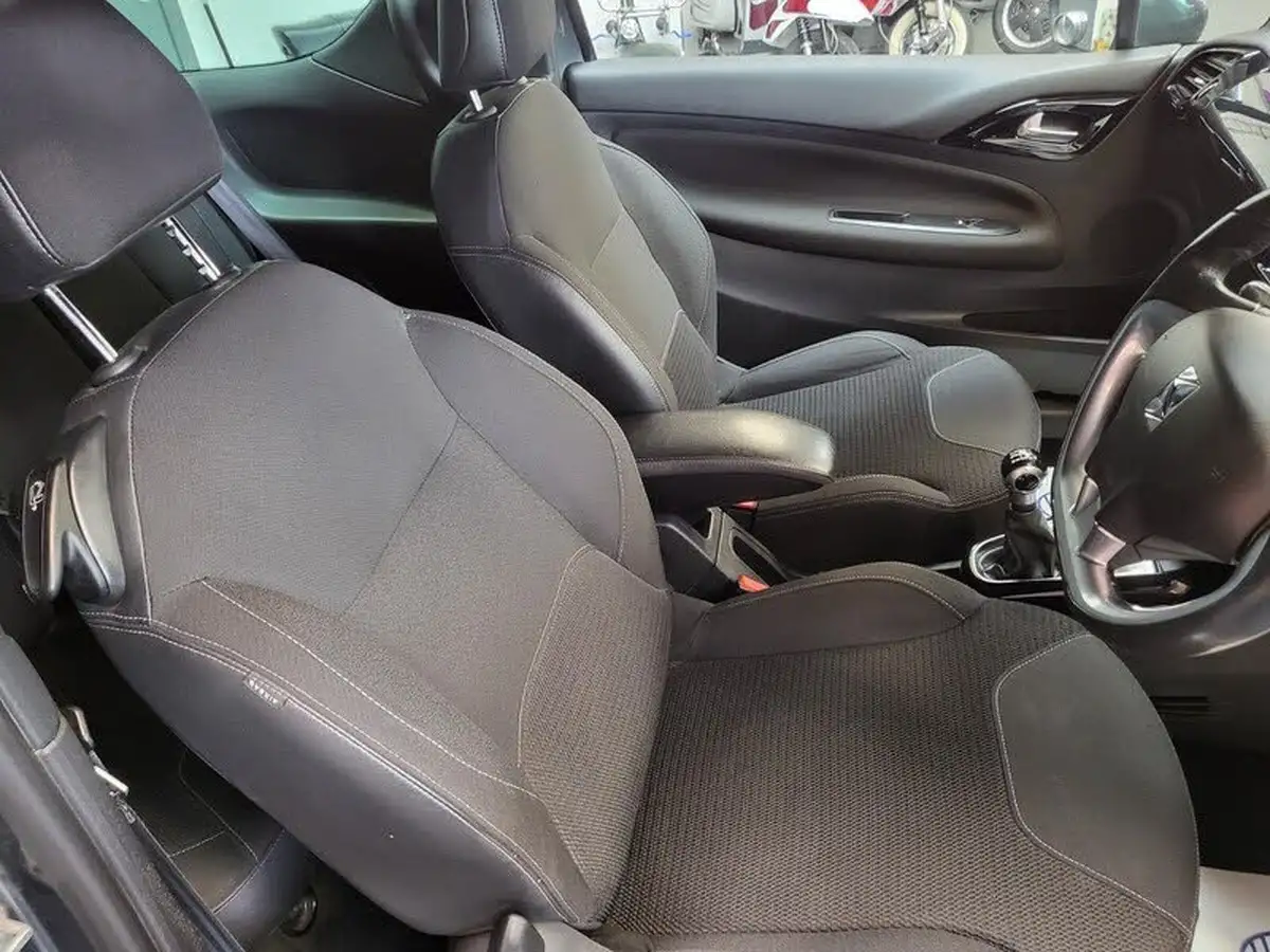 2013-citroen-ds3-16-dstyle-big-16