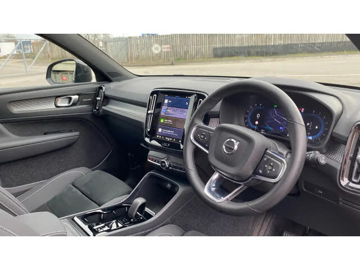 2024-volvo-xc40-20-b3-ultra-black-edition-big-4
