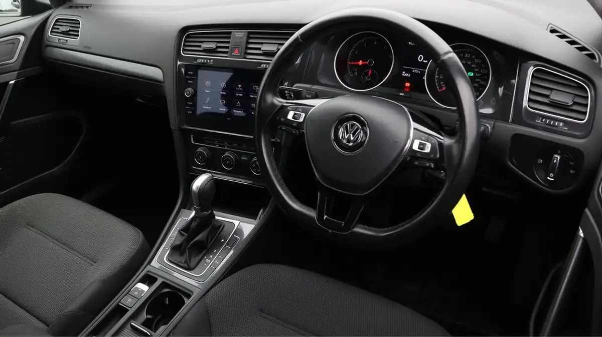 2018-volkswagen-golf-10-tsi-se-nav-110ps-ss-hatchback-5d-dsg-big-9