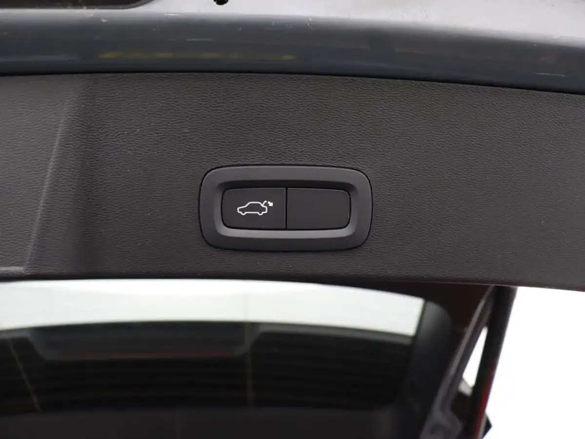 2020-volvo-xc40-15-t3-r-design-pro-big-18