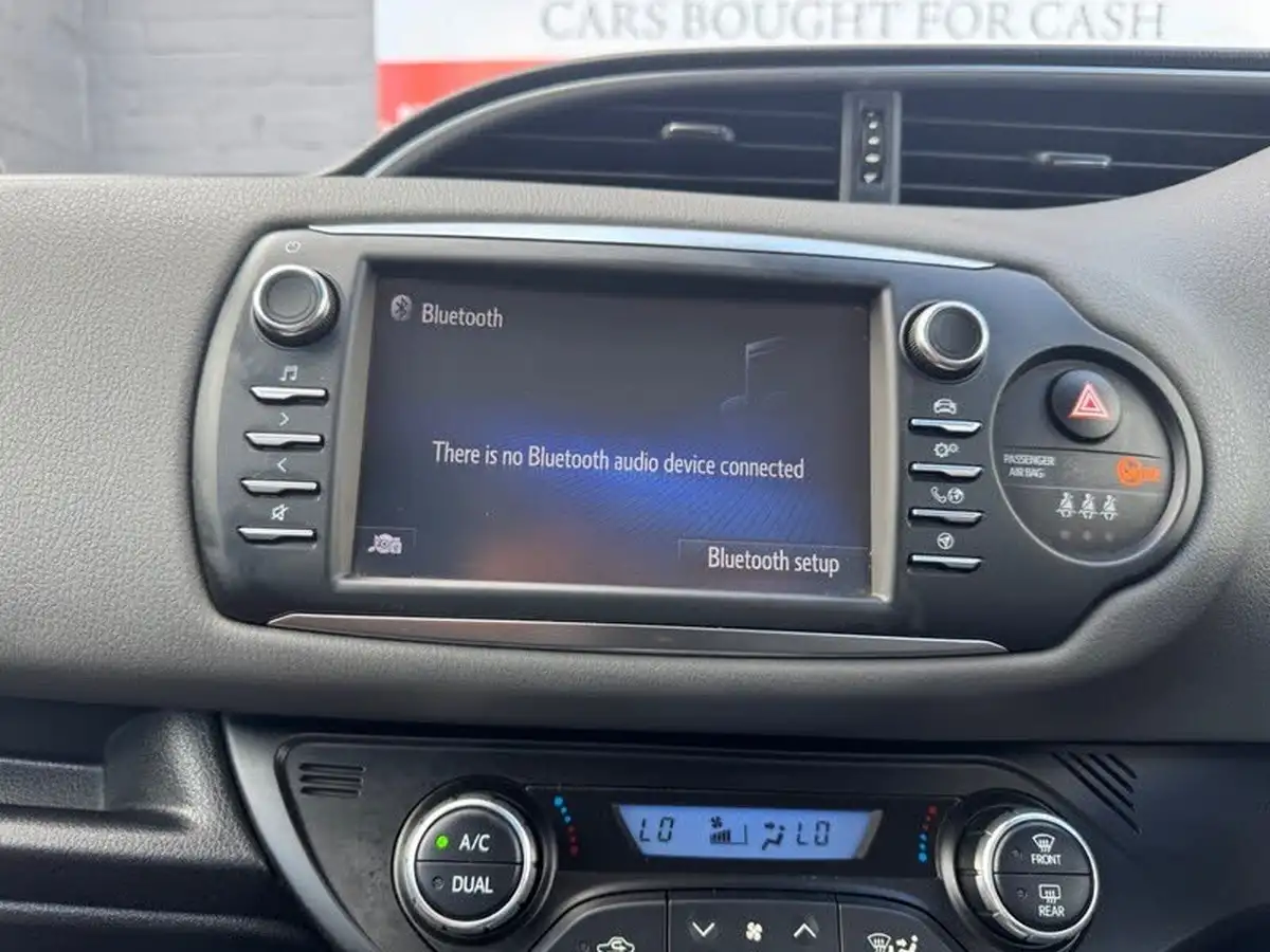 2018-toyota-yaris-15-vvt-i-icon-navi-hybrid-big-26