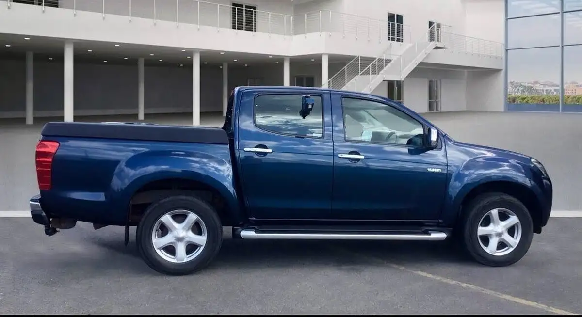 2014-isuzu-d-max-25td-yukon-double-pickup-auto-big-3