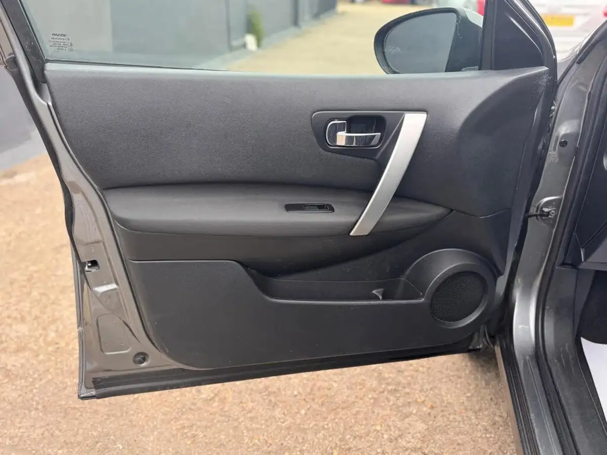 2012-nissan-qashqai-16-acenta-big-29