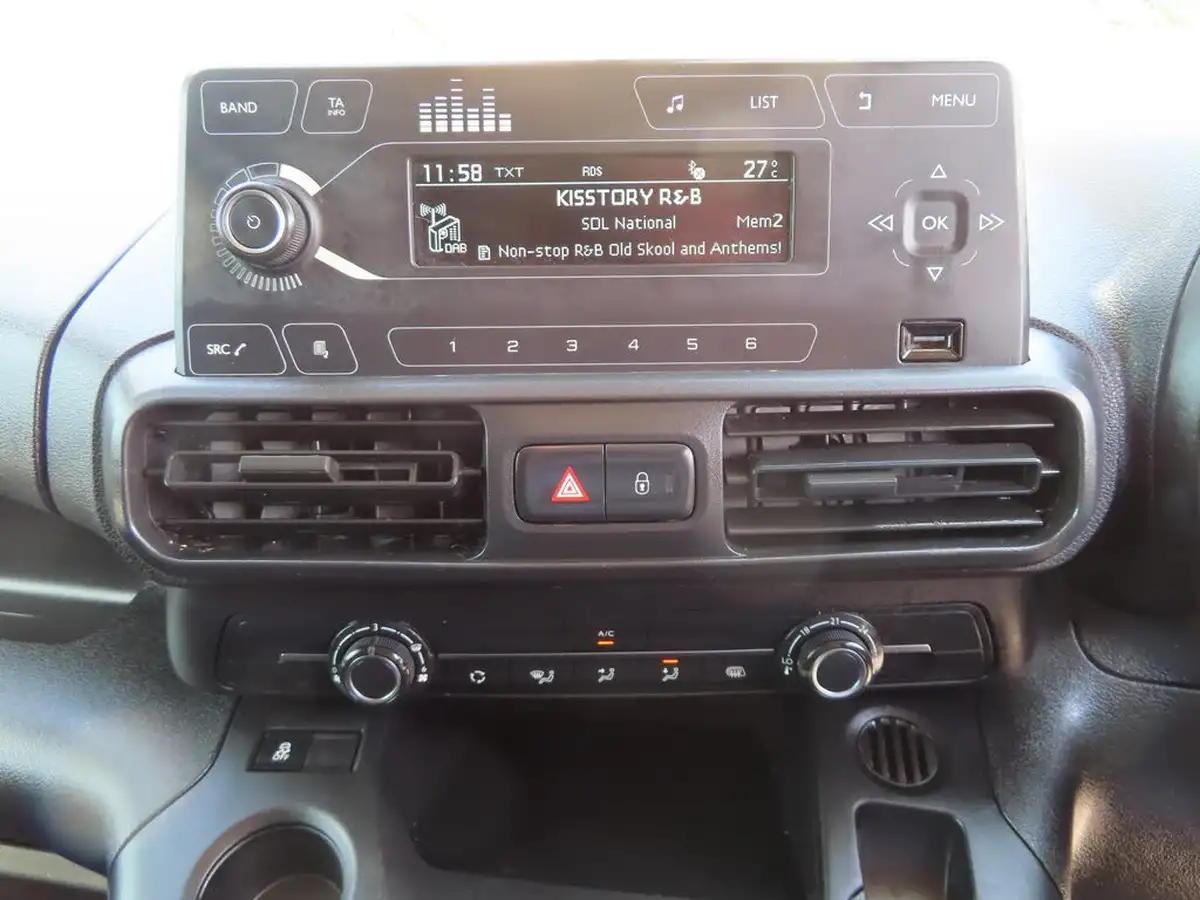 2020-vauxhall-combo-15cdti-sportive-2300-100pseu6d-t-l2h1-crewcab-big-45
