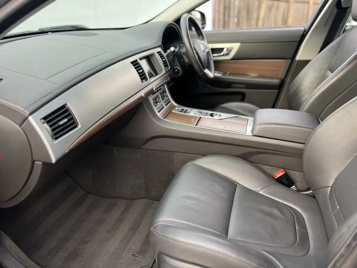 2015-jaguar-xf-22td-luxury-200ps-saloon-4d-big-25