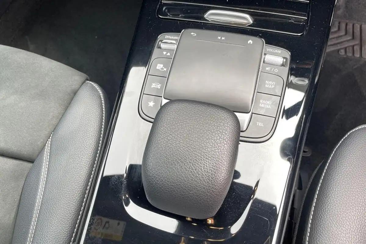 2021-mercedes-benz-a-class-13-a200-exclusive-edition-7g-dct-big-45