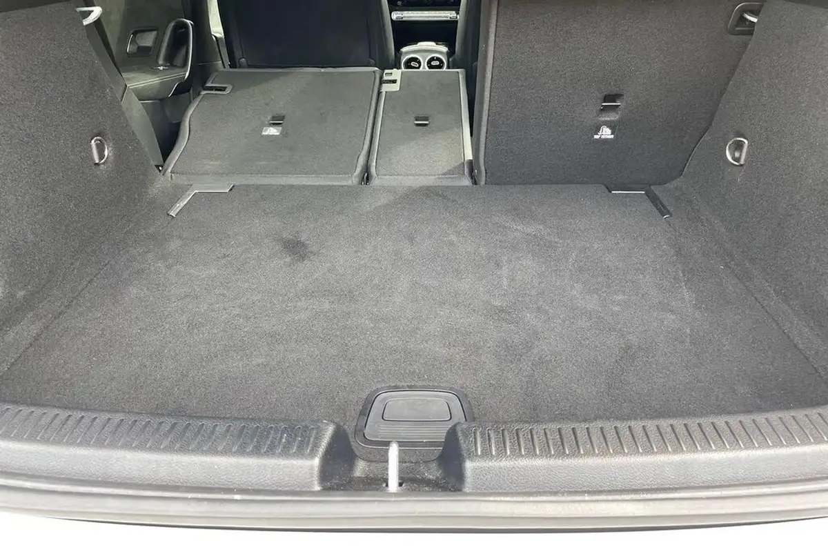2021-mercedes-benz-a-class-13-a200-exclusive-edition-7g-dct-big-21