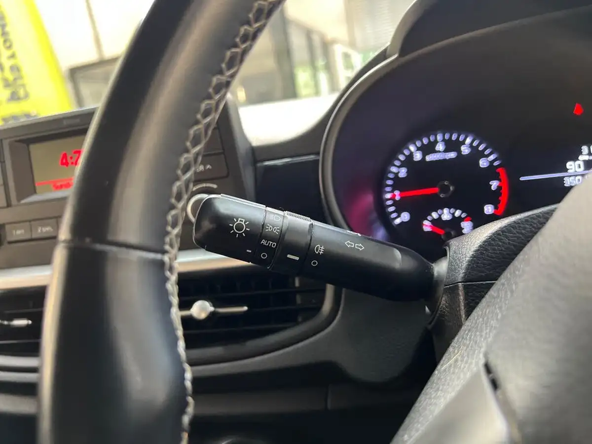 2018-kia-picanto-10-2-65bhp-adap-big-15