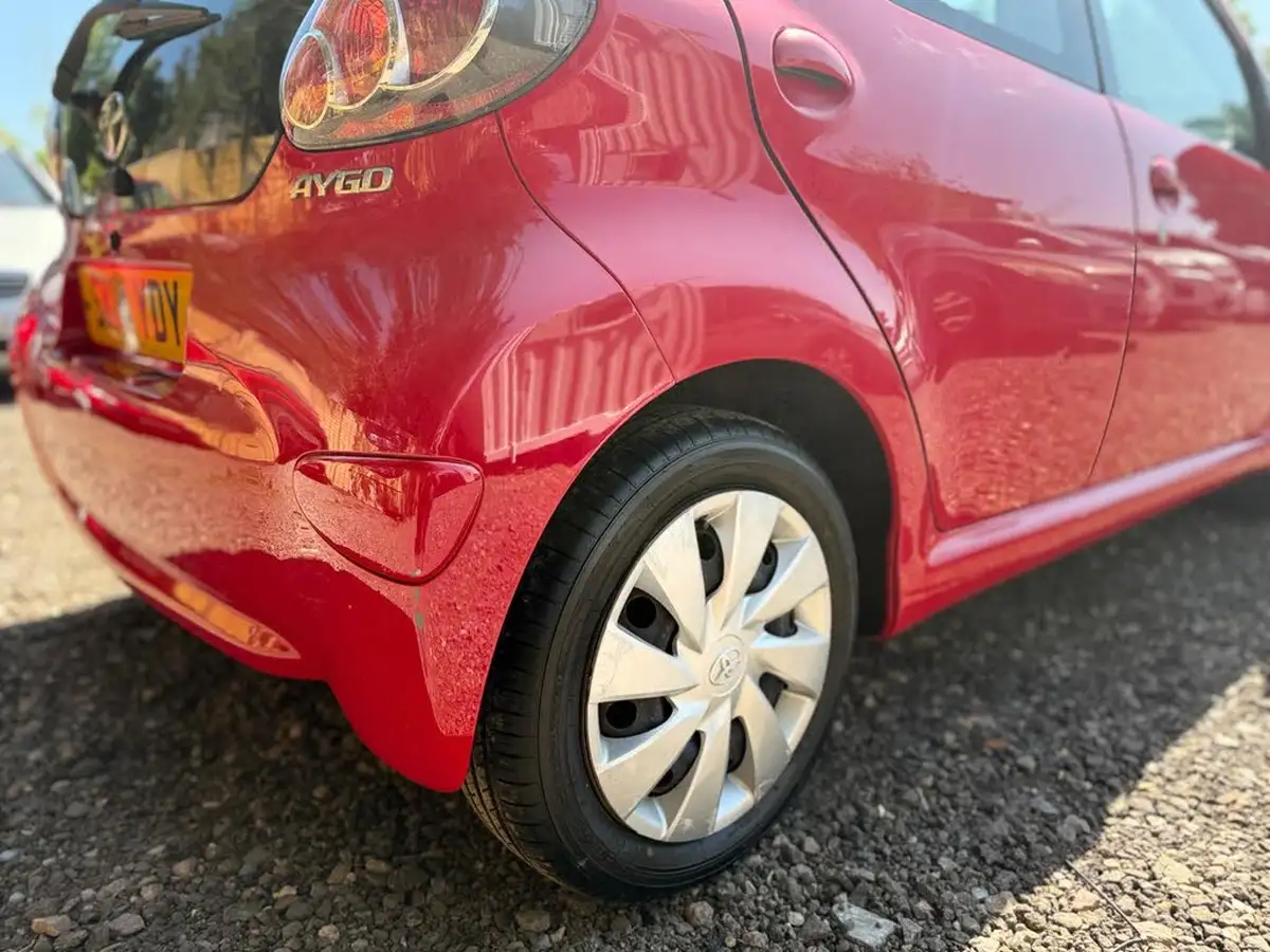 2014-toyota-aygo-10-move-5d-big-12