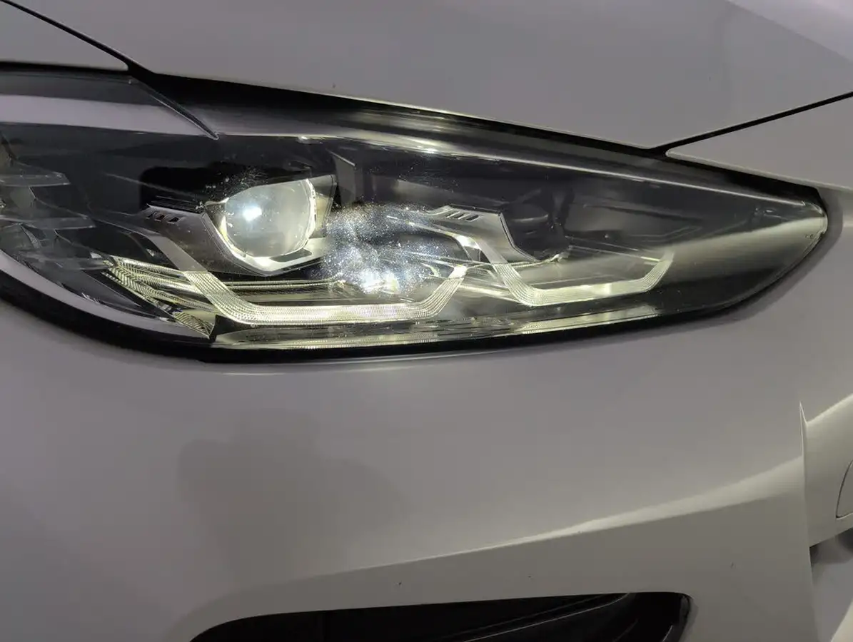 2022-bmw-i4-e-edrive40-m-sport-big-32