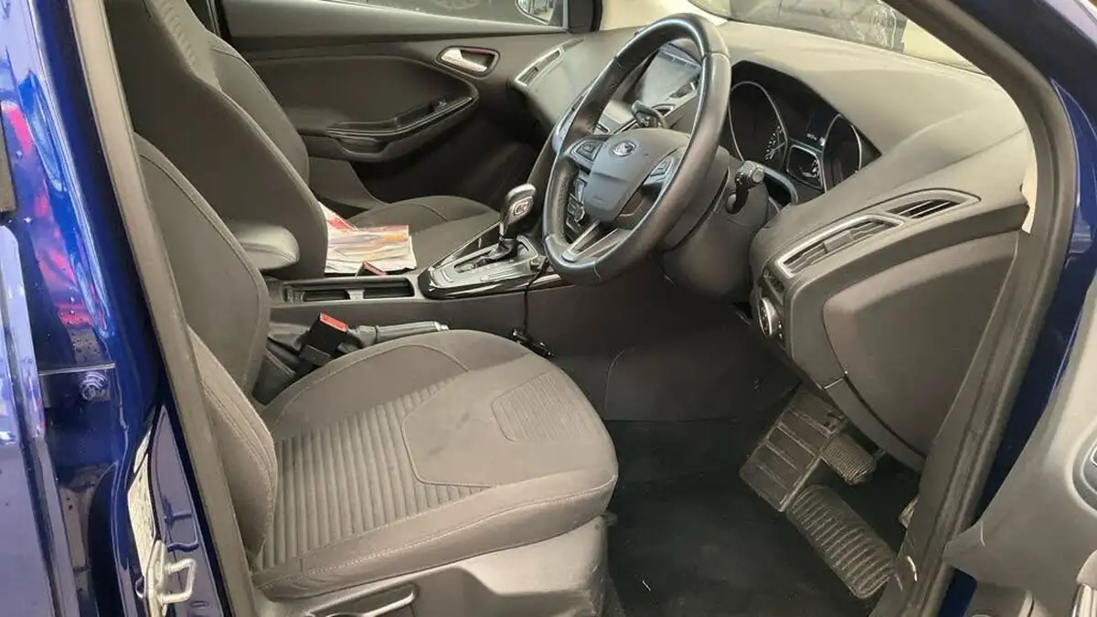 2016-ford-focus-16-titanium-hatchback-big-6