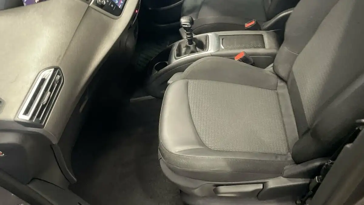 2022-citroen-grand-c4-spacetourer-12-puretech-sense-eat8-big-16